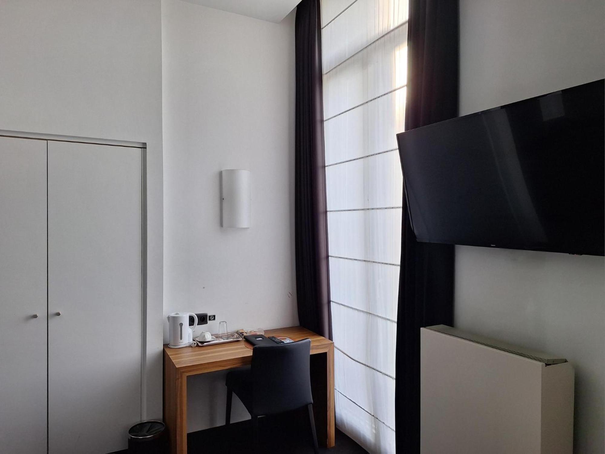 Hotel St James มงส์ ภายนอก รูปภาพ