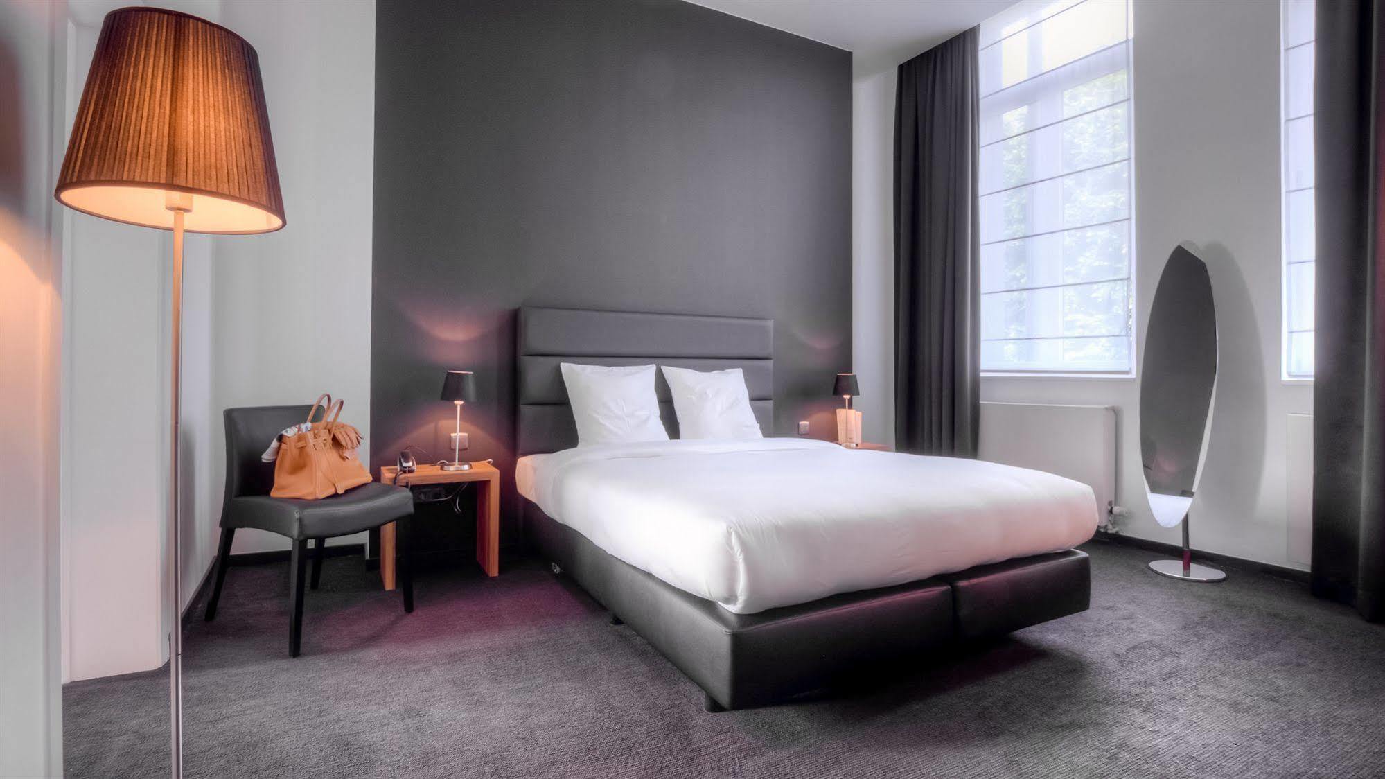 Hotel St James มงส์ ภายนอก รูปภาพ