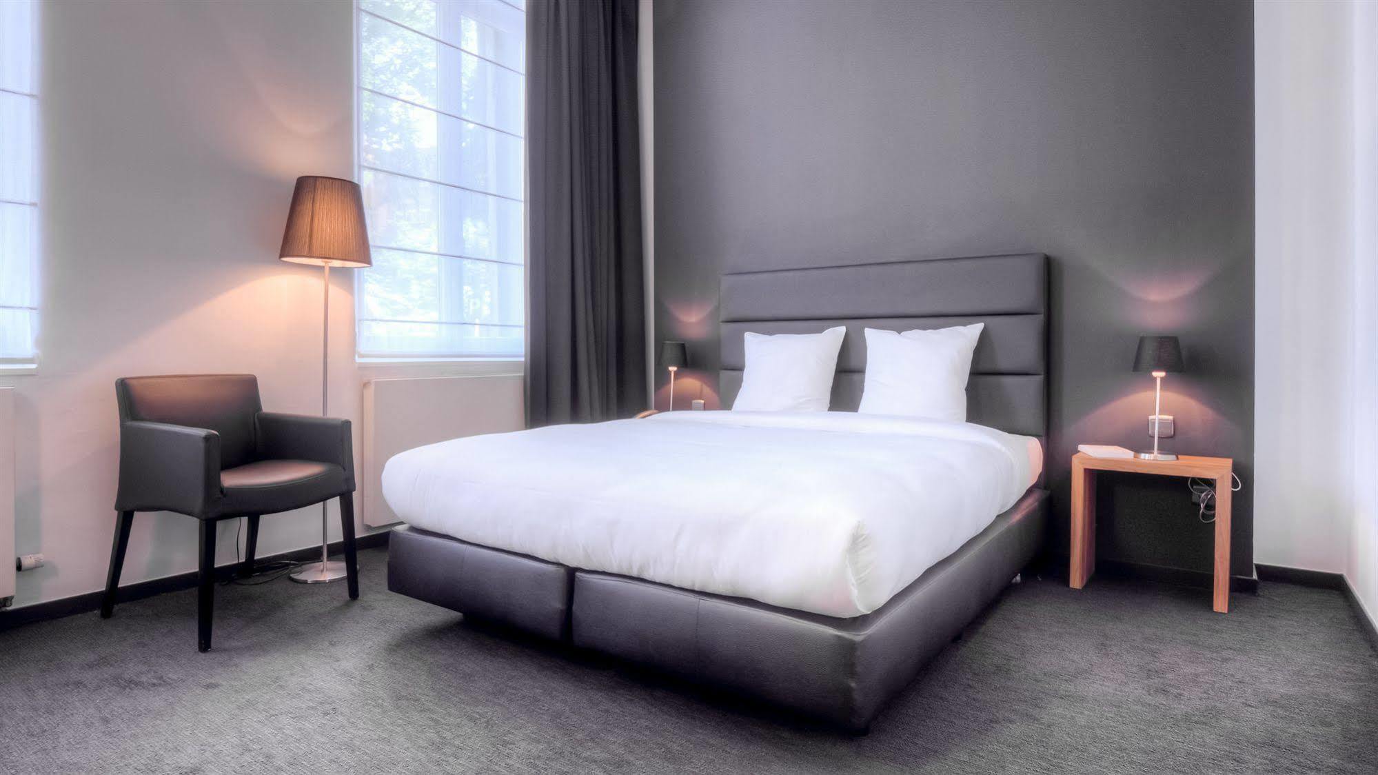 Hotel St James มงส์ ภายนอก รูปภาพ