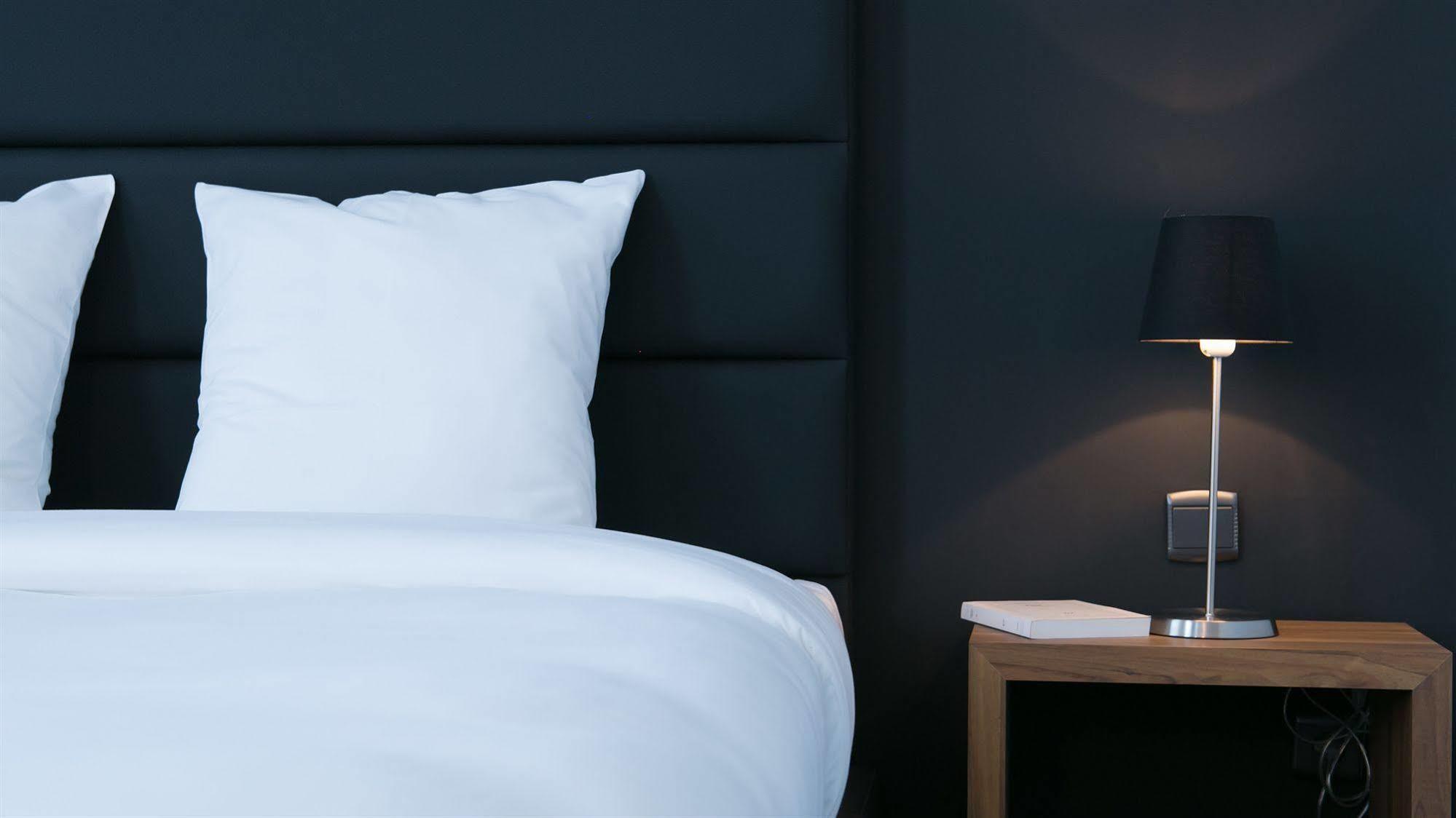 Hotel St James มงส์ ภายนอก รูปภาพ