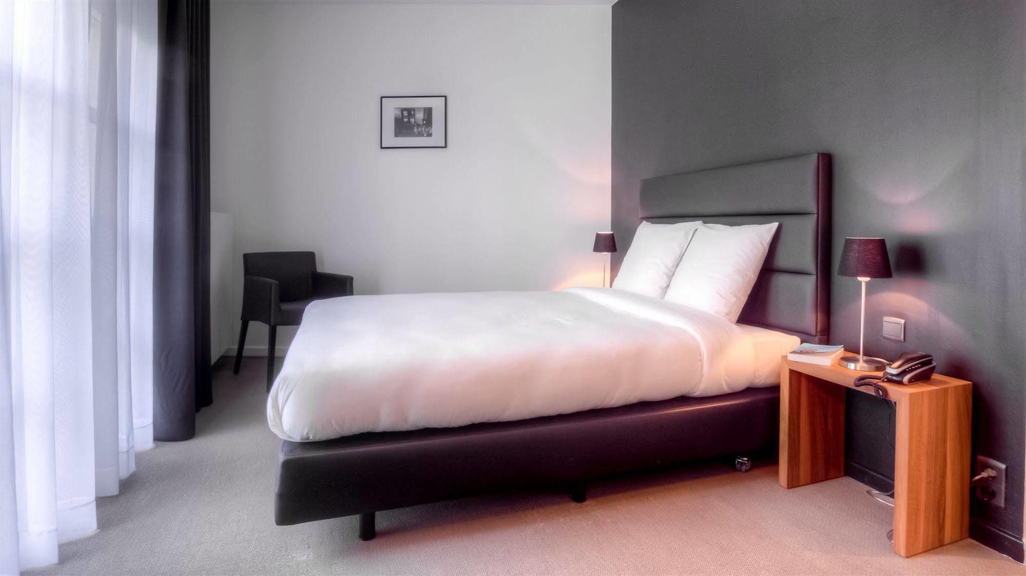 Hotel St James มงส์ ภายนอก รูปภาพ
